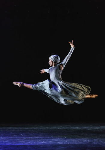 Cira Robinson of Ballet Black performing in Mthuthuzeli November's 'Ingoma'