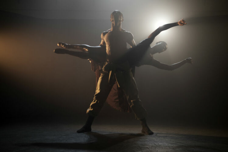 Jose Alves & Cira Robinson of Ballet Black performing in Mthuthuzeli November's 'Ingoma'
