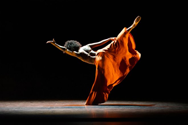 Isabela Coracy of Ballet Black performing 'WASHA' by Mthuthuzeli November